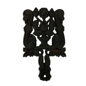 Vintage Black Cast Iron Trivet Colonial Grapes 9-2 by Virginia Metalcrafters